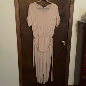Thin, tan dress with pockets. Size sm